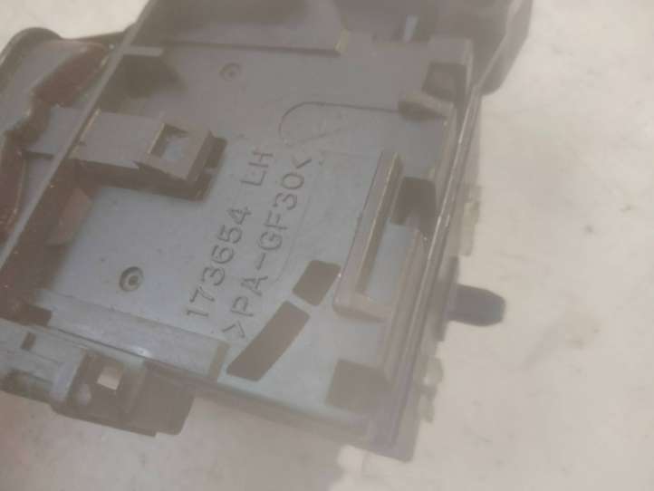 Toyota Avensis T250 (2006 - 2009)  173654 Ручка стеклоочистителей