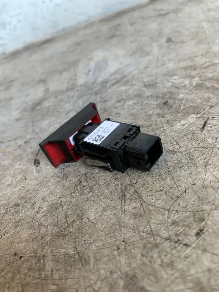 Seat Leon (5F) (2012 - 2019) 5f0953235 Включатель аварийных фонарей — фото 3