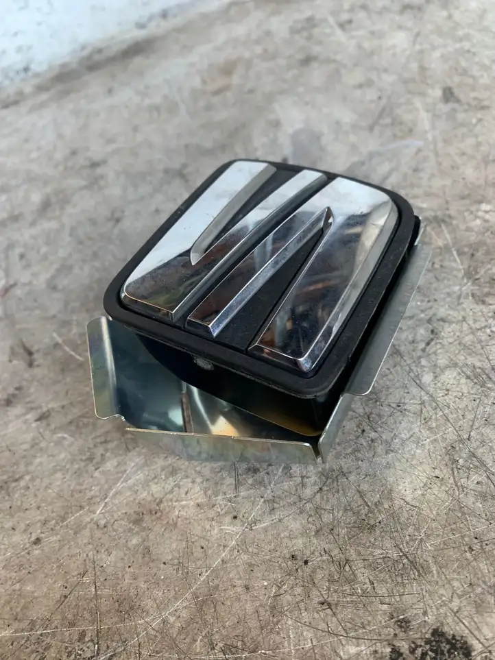Seat Leon (5F) (2012 - 2019) 5f0827565 Ручка крышки багажника — фото 3