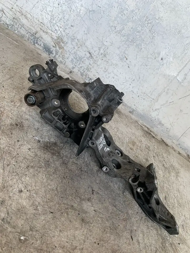Seat Leon (5F) (2012 - 2019) 04l903143 Кронштейн топливного насоса — фото 2