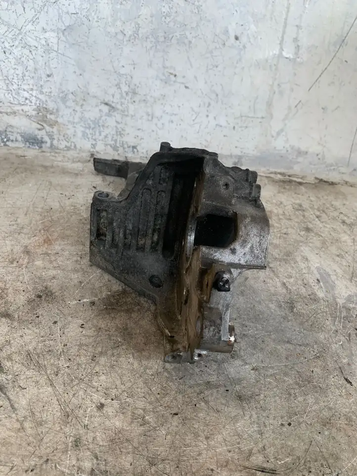 Seat Leon (5F) (2012 - 2019) 04l903143 Кронштейн топливного насоса — фото 3
