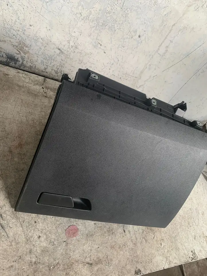 Seat Leon (5F) (2012 - 2019) Вещевой ящик — фото 1