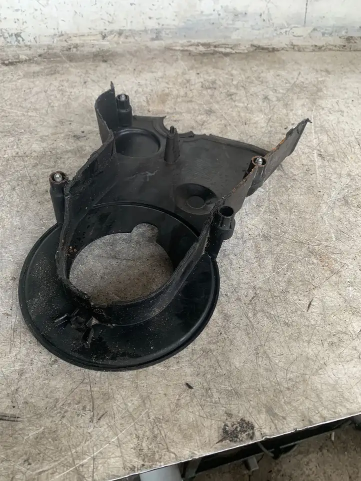 Seat Leon (5F) (2012 - 2019) 04l109147 Защита ремня ГРМ — фото 1