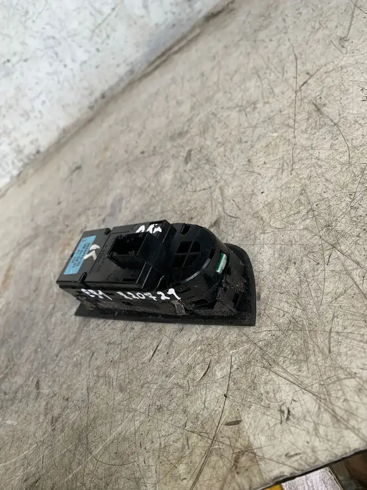 BMW 3 E90 E91 (2005 - 2012) 694862305 Кнопка стеклоподъемников — фото 3