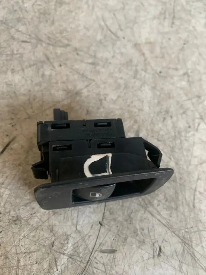 BMW 3 E90 E91 (2005 - 2012) 6945874 Кнопка стеклоподъемников — фото 3