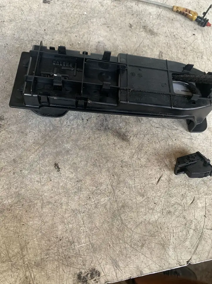BMW 3 E90 E91 (2005 - 2012) 51167118054 Блок GSM — фото 3