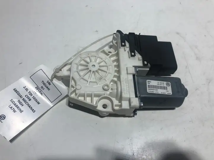 Volkswagen Tiguan (2011 - 2016) 5N0959704F Стеклоподъемник задней двери — фото 3