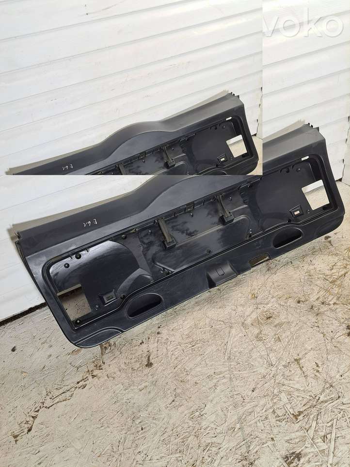 BMW 5 E60 E61 (2004 - 2010)  7061394 Обшивка крышки багажника