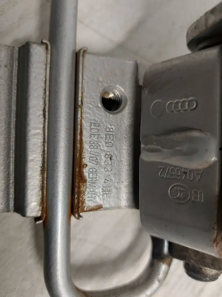 Audi A6 S6 C6 4F (2004 - 2008) 8E0833411e Петли задней двери (комплект) — фото 2