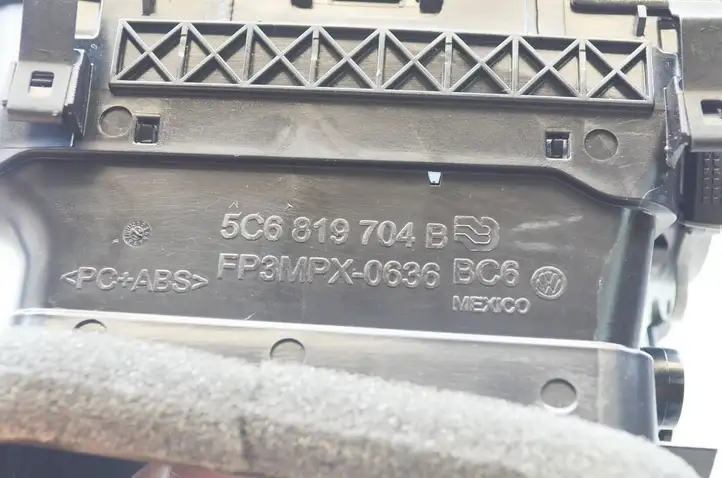Volkswagen Jetta VI (2011 - 2018) 5C6819704B Воздушная решетка панели — фото 8