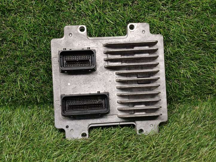 Opel Astra (2009 - 2012)  12654172 Блок управления двигателем ECU