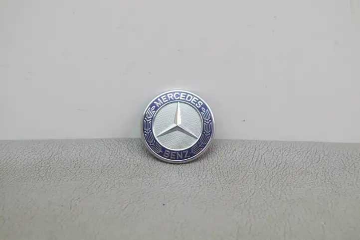 Mercedes-Benz B-class W246 (2011 - 2014) 2078170316 Эмблема автомобиля — фото 1
