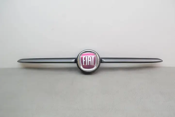 Fiat 500 (2015 - ) 735637413 Верхняя решетка радиатора — фото 1