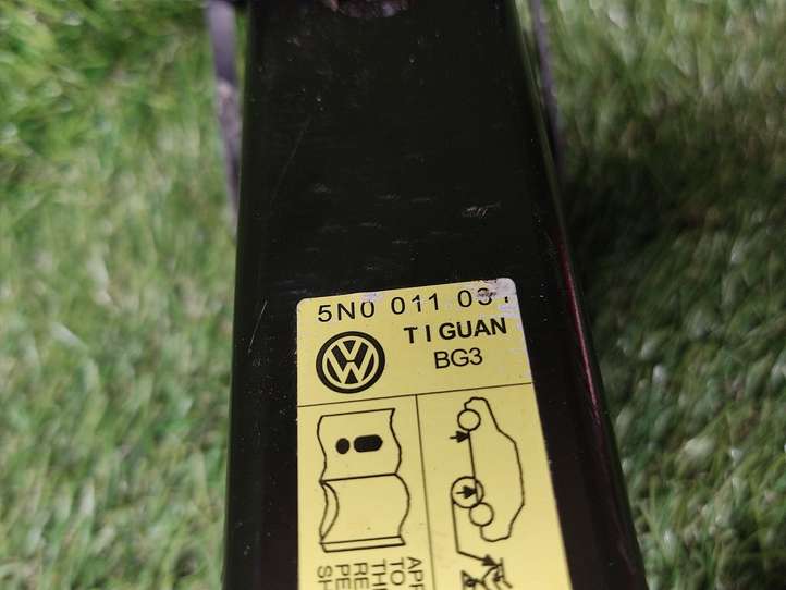 Volkswagen Tiguan (2011 - 2016)  5N0011031 Домкрат (данкрат)