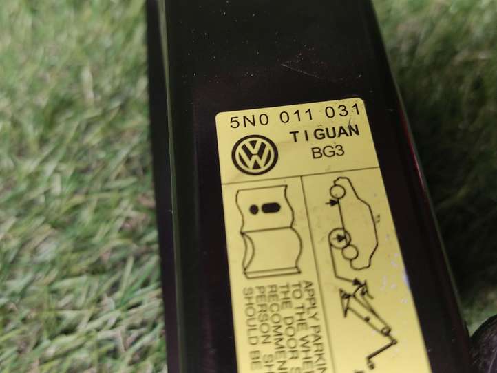 Volkswagen Tiguan (2011 - 2016)  5N0011031 Домкрат (данкрат)