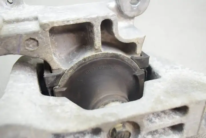 Nissan Juke I F15 (2010 - 2018) 112111KA0AHR Опора двигателя — фото 8