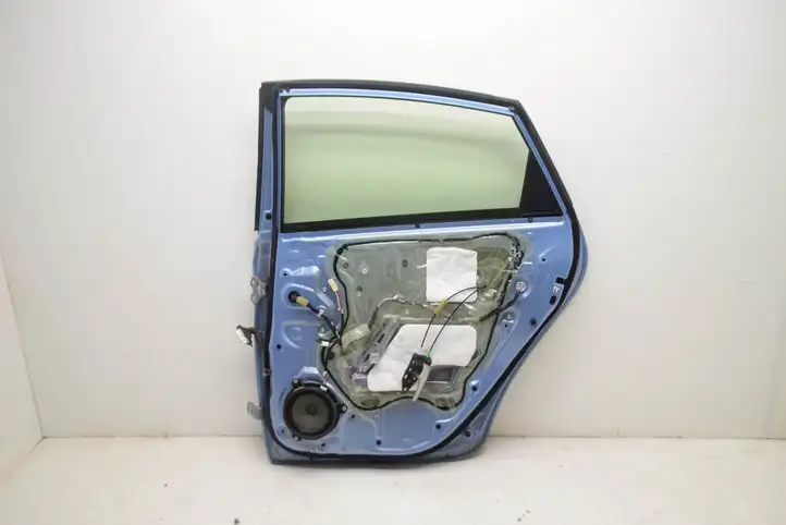 Toyota Prius (XW30) (2009 - 2015) Задняя дверь — фото 5