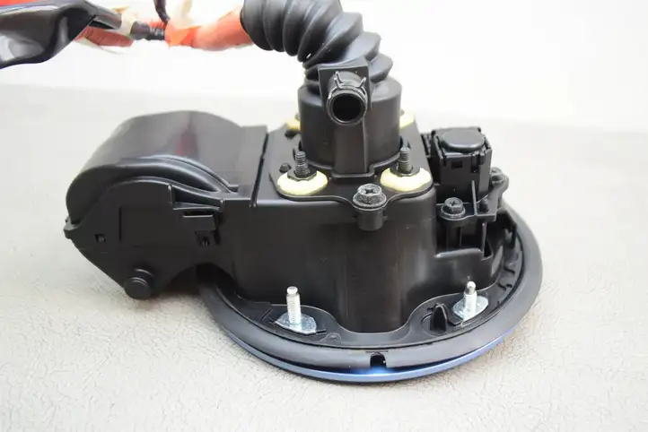 Toyota Prius (XW30) (2009 - 2015) 5845247010 Крышка топливного бака — фото 9