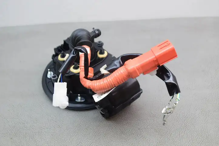 Toyota Prius (XW30) (2009 - 2015) 5845247010 Крышка топливного бака — фото 11