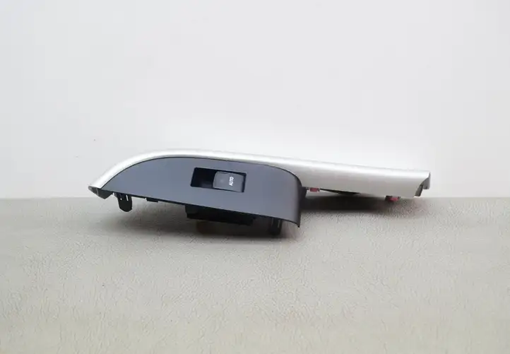 Toyota Prius (XW30) (2009 - 2015) 7427247060 Блок кнопок стеклоподъемников — фото 1