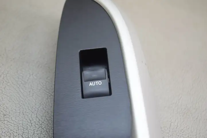 Toyota Prius (XW30) (2009 - 2015) 7427247060 Блок кнопок стеклоподъемников — фото 8