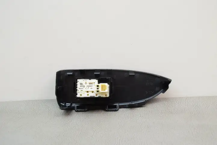 Toyota Prius (XW30) (2009 - 2015) 7423147110 Блок кнопок стеклоподъемников — фото 5