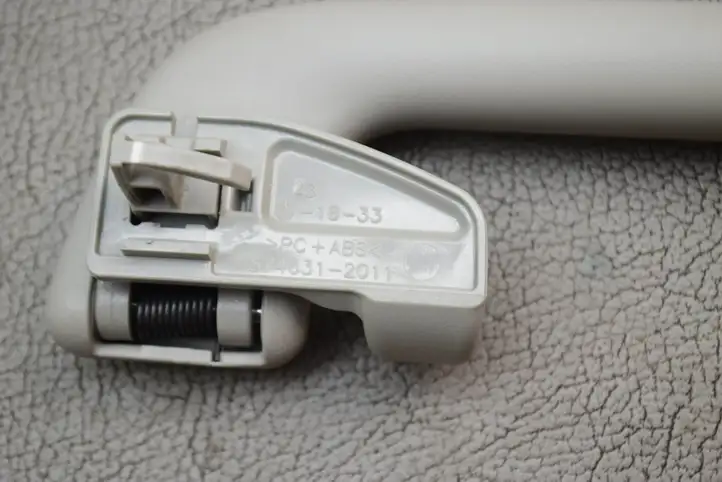 Toyota Prius (XW30) (2009 - 2015) 5746312011 Комплект потолочных ручек — фото 7