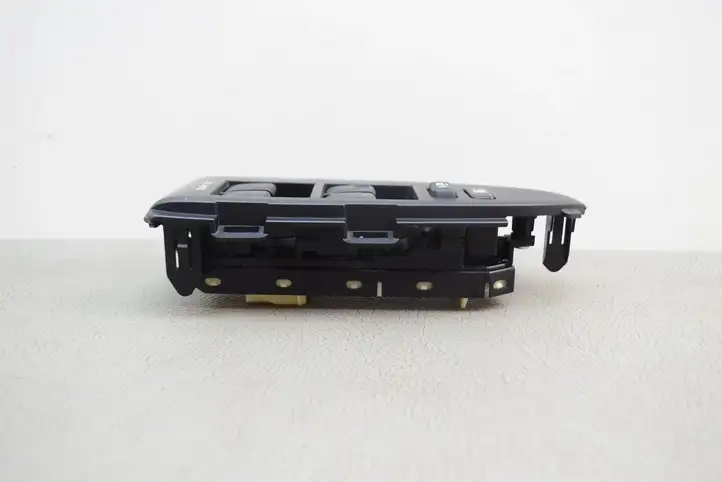 Toyota Prius (XW30) (2009 - 2015) 7423247090 Блок кнопок стеклоподъемников — фото 4
