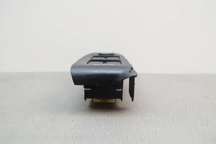 Toyota Prius (XW30) (2009 - 2015) 7423247090 Блок кнопок стеклоподъемников — фото 7