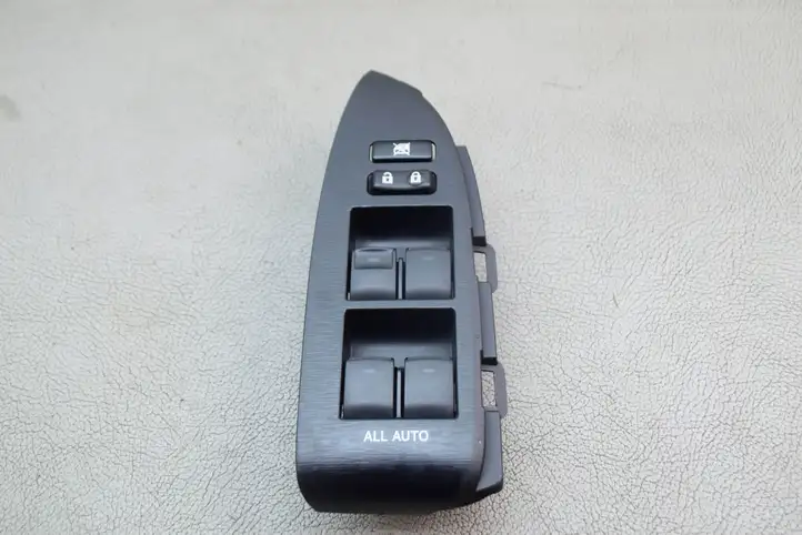 Toyota Prius (XW30) (2009 - 2015) 7423247090 Блок кнопок стеклоподъемников — фото 10