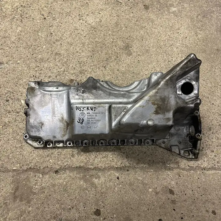 BMW 5 GT F07 (2010 - 2017) 7556663 Картер двигателя — фото 1