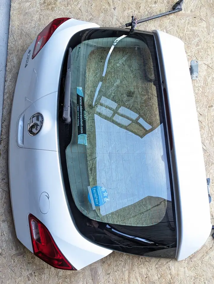 Opel Astra J (2009 - 2012) Крышка багажника — фото 4