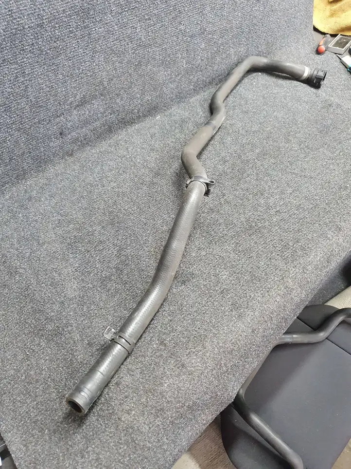 BMW 3 F30 F35 F31 (2012 - 2018) 9243891 Шланги системы охлаждения — фото 1