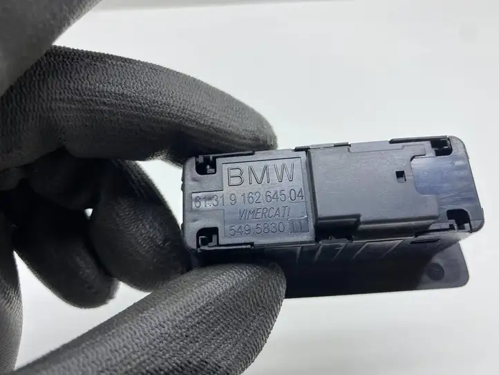 BMW 5 F10 F11 (2009 - 2016) 9162645 Кнопка закрытия багажника — фото 6