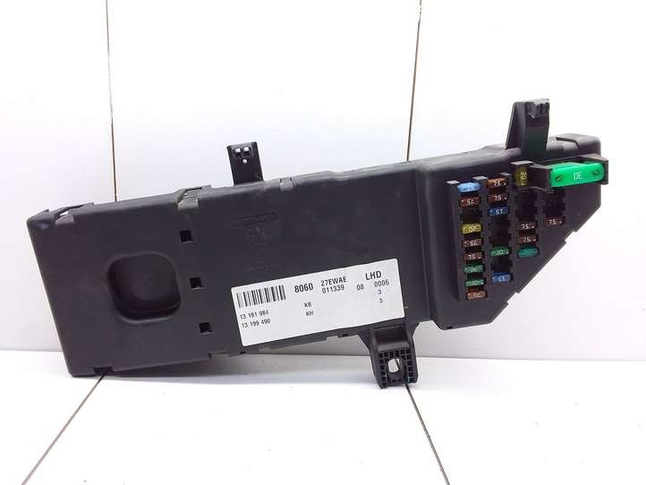 Opel Vectra (2002 - 2005)  13199490 Блок монтирования реле