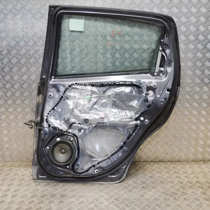 Toyota Yaris (2014 - 2019) 670030D210 Задняя дверь — фото 2