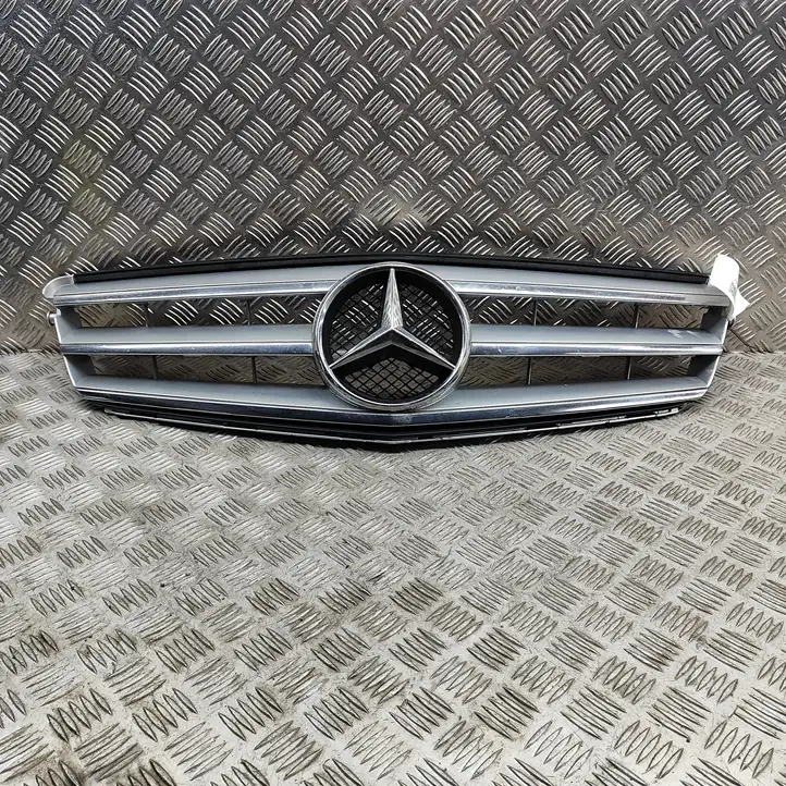 Mercedes-Benz C W204 (2007 - 2014) A2048801923 Передняя решетка — фото 1
