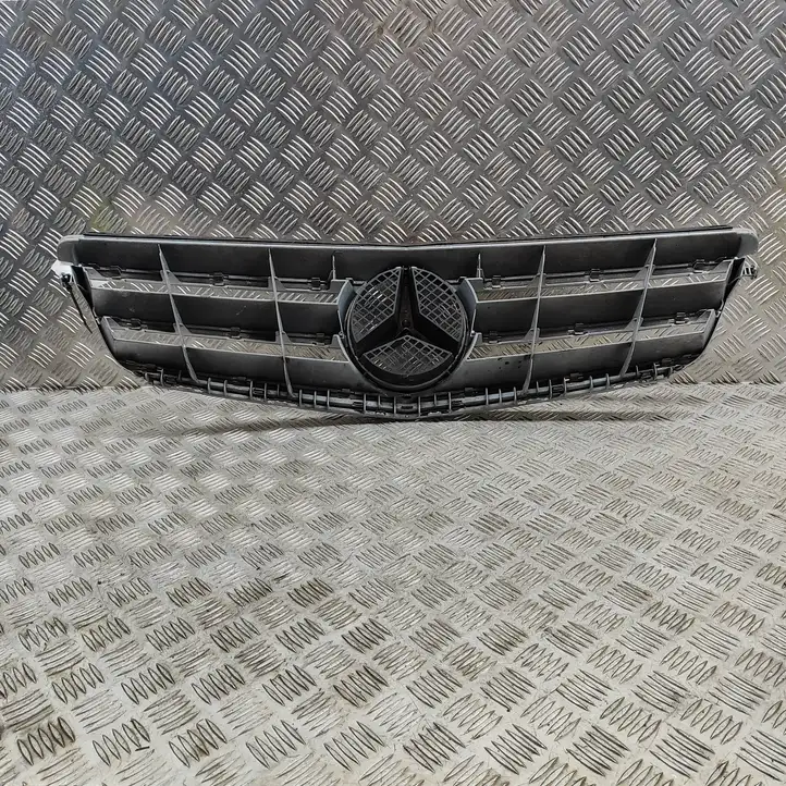 Mercedes-Benz C W204 (2007 - 2014) A2048801923 Передняя решетка — фото 2