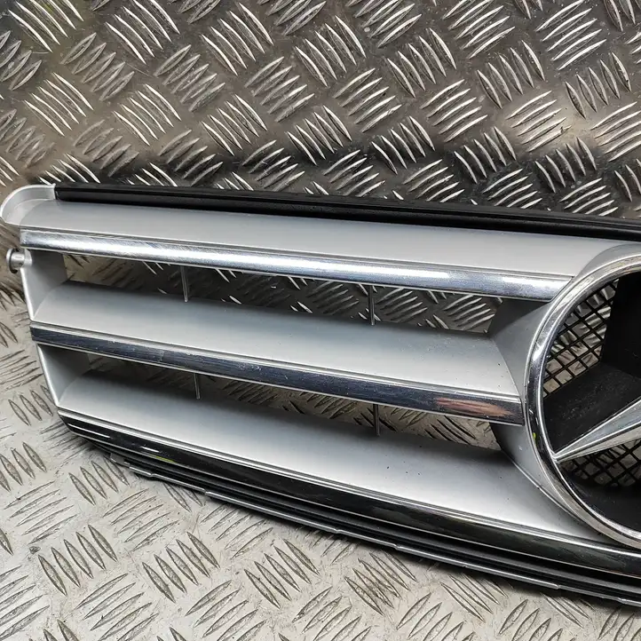 Mercedes-Benz C W204 (2007 - 2014) A2048801923 Передняя решетка — фото 3