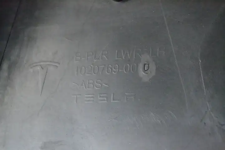 Tesla Model S (2016 - 2021) 102076900D Нижняя обшивка стойки B — фото 5