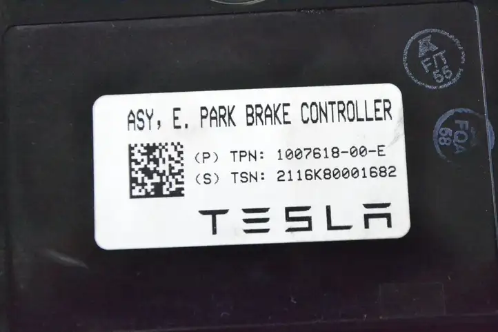 Tesla Model S (2016 - 2021) 100761800E Блок управления стояночным тормозом (EPB) — фото 5