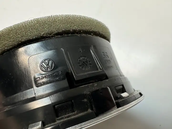 Volkswagen Amarok (2010 - ) 2H0819703E Боковой воздушный дефлектор — фото 3