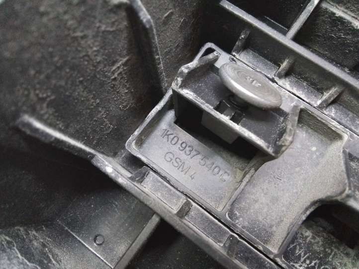 Volkswagen Tiguan (2007 - 2011)  1K0937540C Крышка ящика предохранителей
