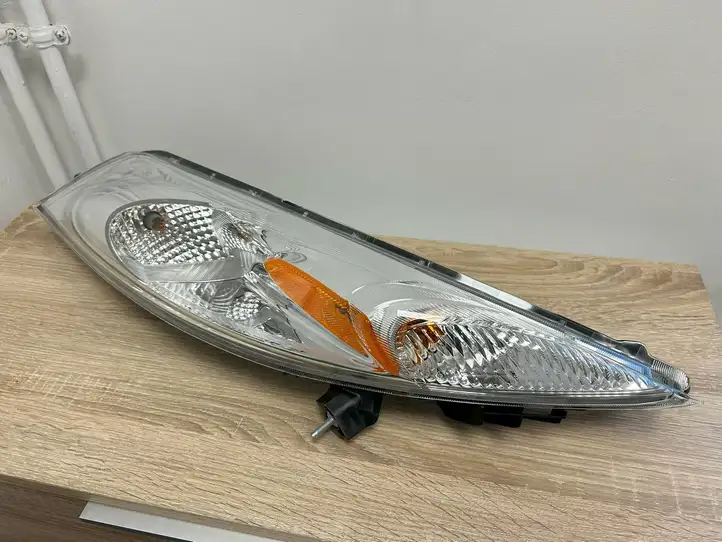 Nissan Juke I F15 (2010 - 2018) 261201KM0B Указатель поворота передний — фото 1