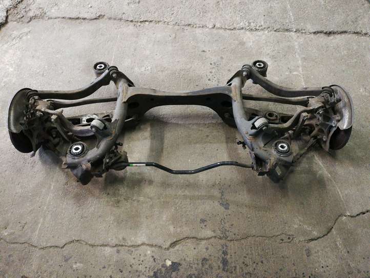 Audi A4 (2015 - 2019)  8W0505235AG Задняя траверса