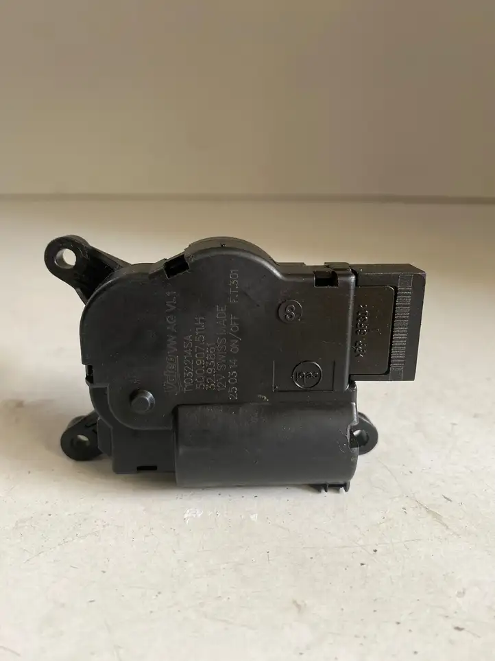 Seat Leon (5F) (2012 - 2019) 5Q0907511H Двигатель задвижки потока воздуха — фото 1