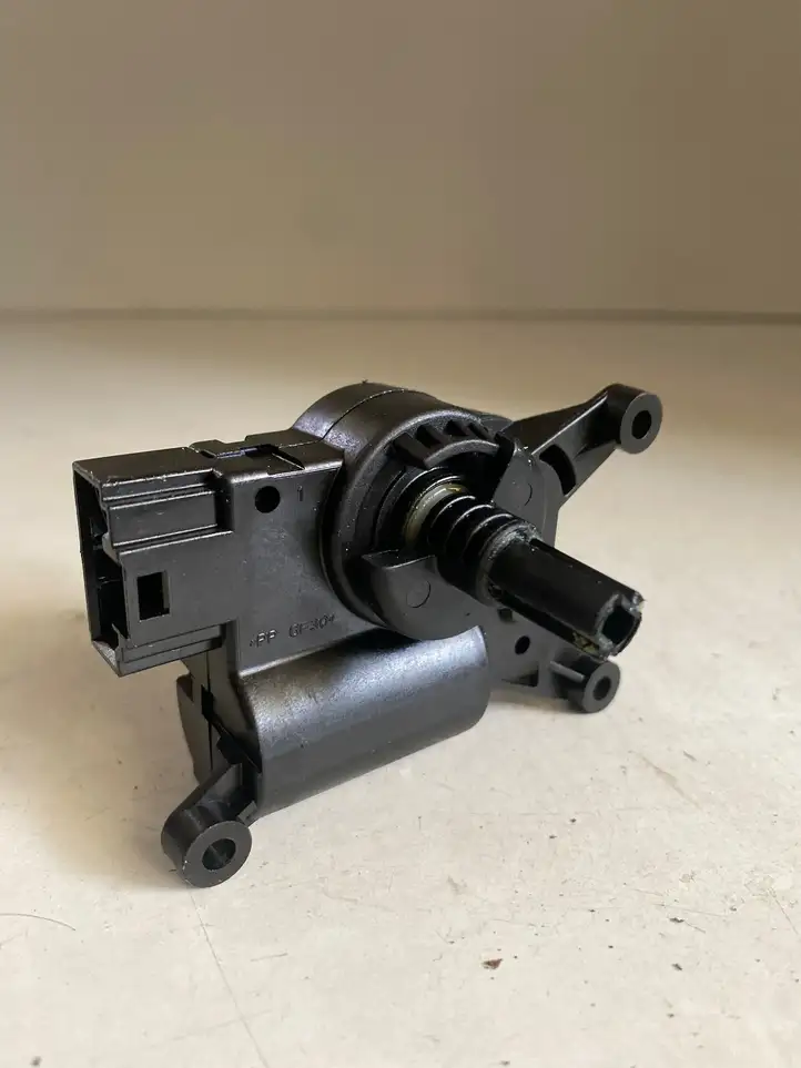Seat Leon (5F) (2012 - 2019) 5Q0907511H Двигатель задвижки потока воздуха — фото 2