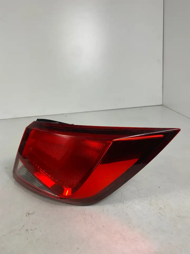 Seat Leon (5F) (2012 - 2019) 5F9945096 Задний фонарь в кузове — фото 2
