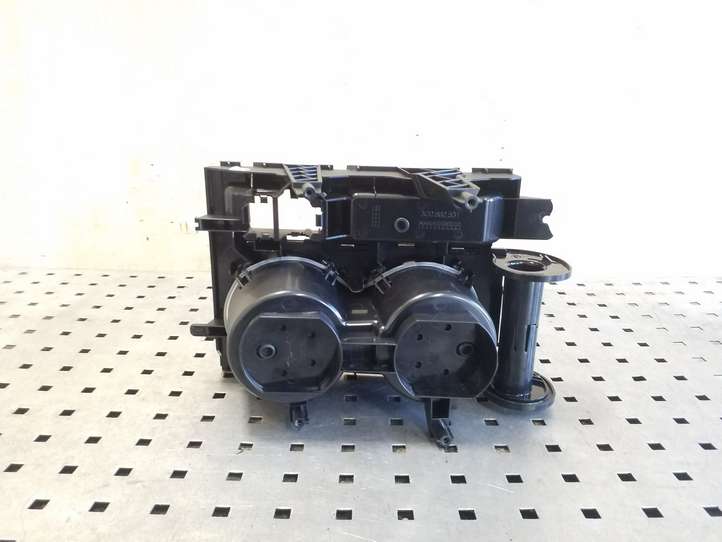 Volkswagen PASSAT B8 (2015 - )  3G0862531F Держатель чашки