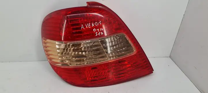 Toyota Avensis Verso (2001 - 2004) 034N5P Задний фонарь в кузове — фото 1